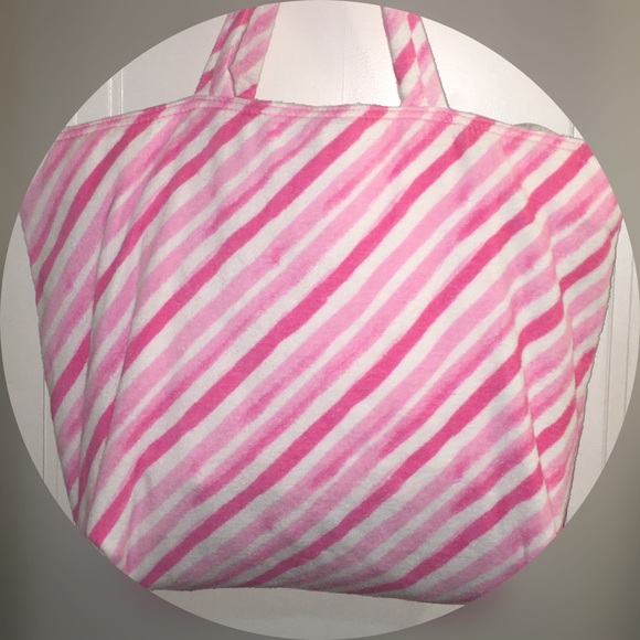 Lilly Pulitzer Destination Avalon Terry Tote - Picture 7 of 10